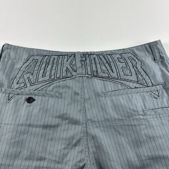 Vintage Quicksilver Shorts Men's 34‎ Waist Gray Y2K Striped Pockets embroidered - Picture 1 of 7